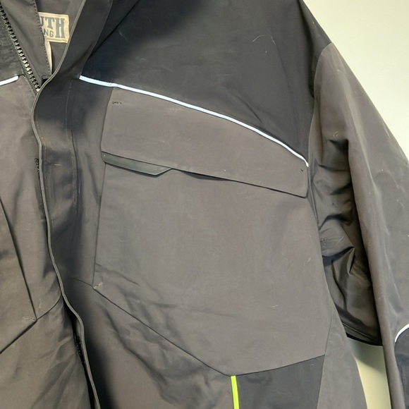Duluth Trading Co Black and Gray Jacket Réflective Performance Soft Shell Jacket - Picture 4 of 9